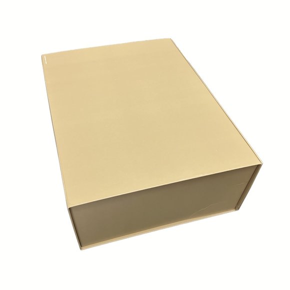 Michael Kors Gift Box 14.5 x 11 x 5 inches - Empty - Picture 6 of 6